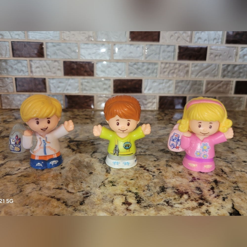 EUC 3 Fisher Price Little People Emily-Bus Driver & Boy & Girl Passengers